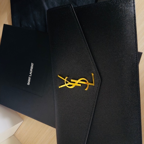 YSL UPTOWN POUCH IN GRAIN DE POUDRE LEATHER BLACK - Picture 4 of 4